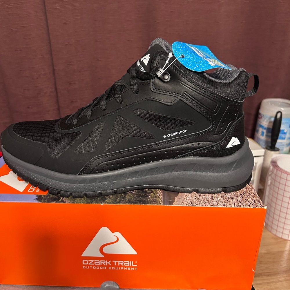 Ozark Trail Men's Black Athletic Hiker Shoes - Picture 9 of 9